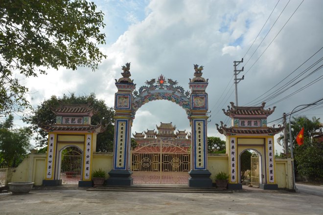 Cổng tam quan cụm di tích đình - chùa Đan Phượng. Ảnh: Kim Sơn
