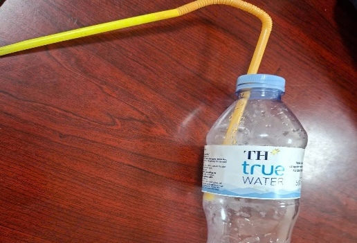 Set of ice drug use tools including a plastic bottle with a plastic tube attached to the lid. Photo: Hung Yen Provincial Police