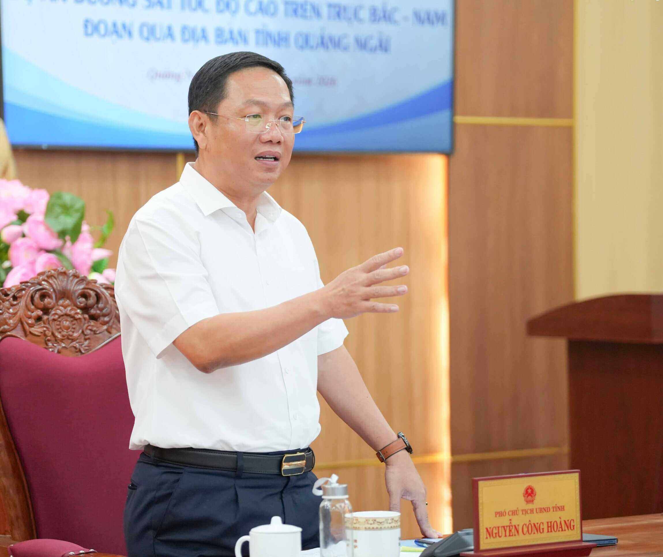 Mr. Nguyen Cong Hoang - Vice Chairman of Quang Ngai Provincial People's Committee delivered a directive speech at the meeting. Photo: Thien Hau