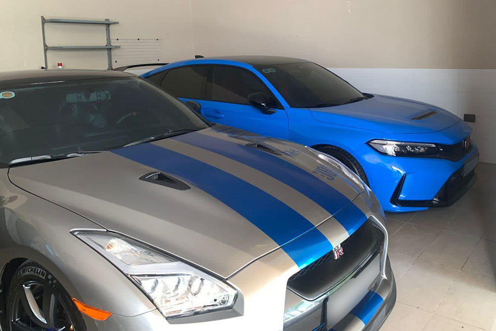 The Honda Civic Type R and Nissan GT-R R35 duo attract the attention of the car-loving community in Ho Chi Minh City. Photo: Car Spotting VietNam
