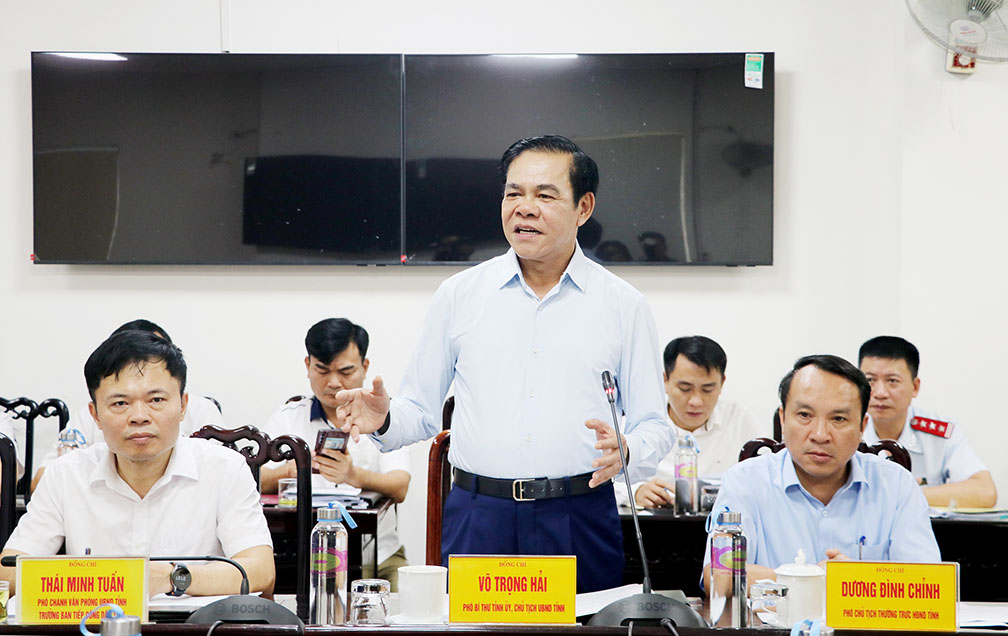 El presidente del Comité Popular Provincial de Nghệ An, Võ Trọng Hải, exige que los jefes a nivel comunal eleven su responsabilidad en el trabajo de recepción de ciudadanos. Foto: Ngọc Anh