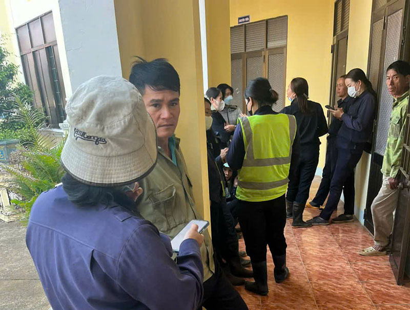 Deuda de seguro prolongada, muchos trabajadores solicitan a las autoridades competentes que consideren y resuelvan. Foto: Thanh Tuan