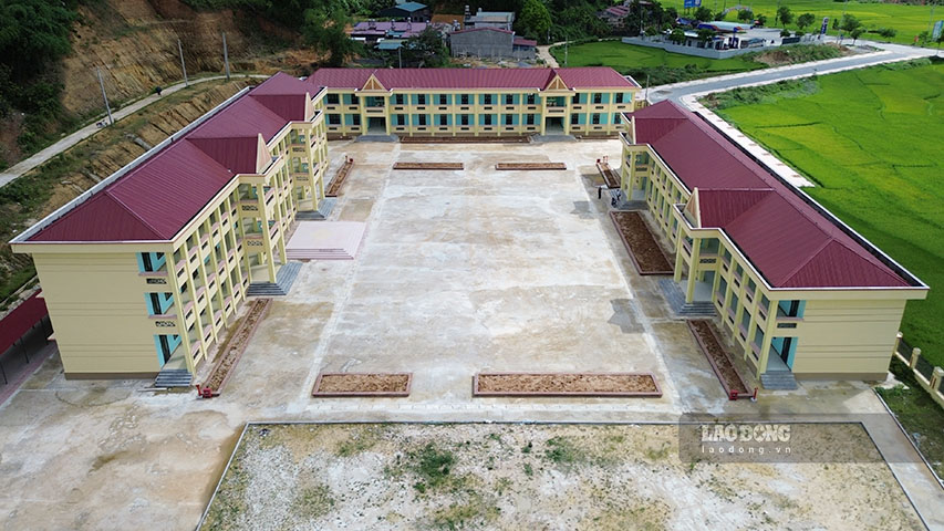 Dien Bien seeks opinions to complete the school network arrangement project. Photo: Quang Dat
