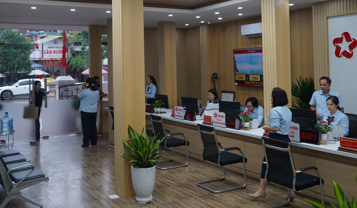 Hai Phong directs the handling of responsibilities for the situation of late dossiers in resolving administrative procedures in the land sector. Photo: Hoang Khoi