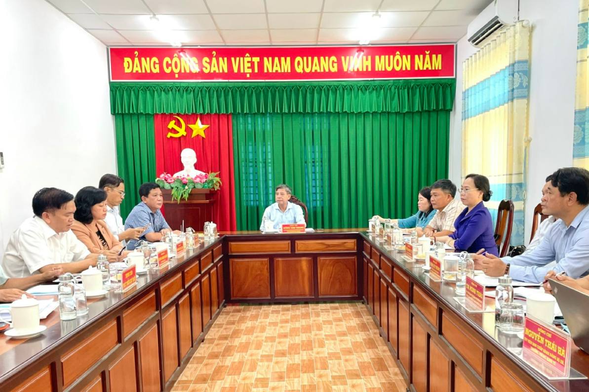 Lãnh đạo TP Cần Thơ làm việc với địa phương về tiến độ thực hiện Dự án đầu tư xây dựng cầu Đại Ngãi. Ảnh: Hữu Phần