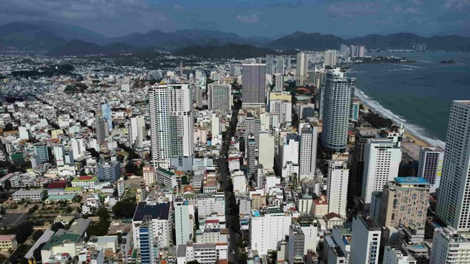 Functional agencies in Khanh Hoa province are determining the rental price of 105 public houses and land facilities. Photo: Huu Long