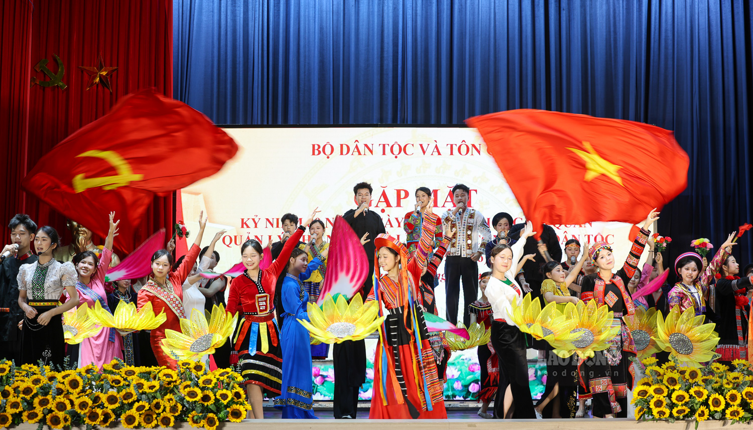 80 năm hình thành và phát triển của cơ quan quản lý nhà nước về lĩnh vực công tác dân tộc đã gắn liền với quá trình xây dựng, củng cố khối đại đoàn kết toàn dân tộc và thực hiện chính sách dân tộc của Đảng, Nhà nước. Ảnh: Hải Nguyễn
