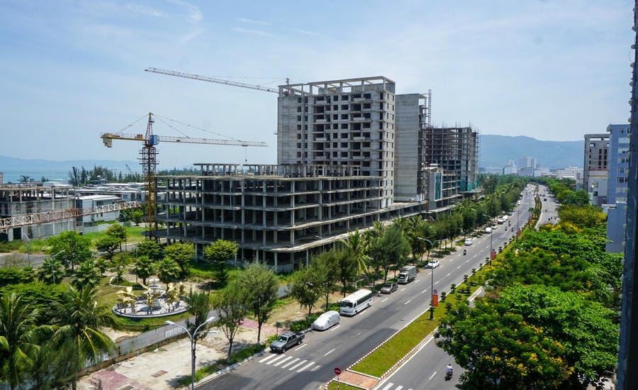 The Da Phuoc International Urban Area and The Sunrise Bay projects in mid-May are still in a state of construction suspension. Photo: Nguyen Linh