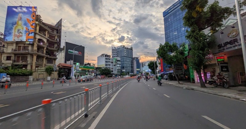 Giờ cao điểm vắng vẻ khác thường trên đường Cộng Hòa