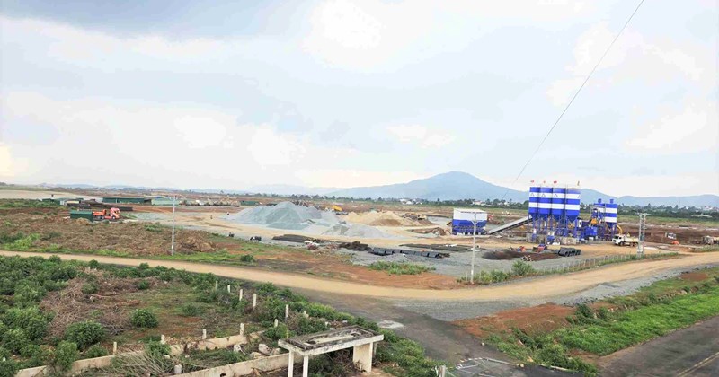 Vướng mắc vật liệu, dự án nâng cấp sân bay Liên Khương chậm tiến độ