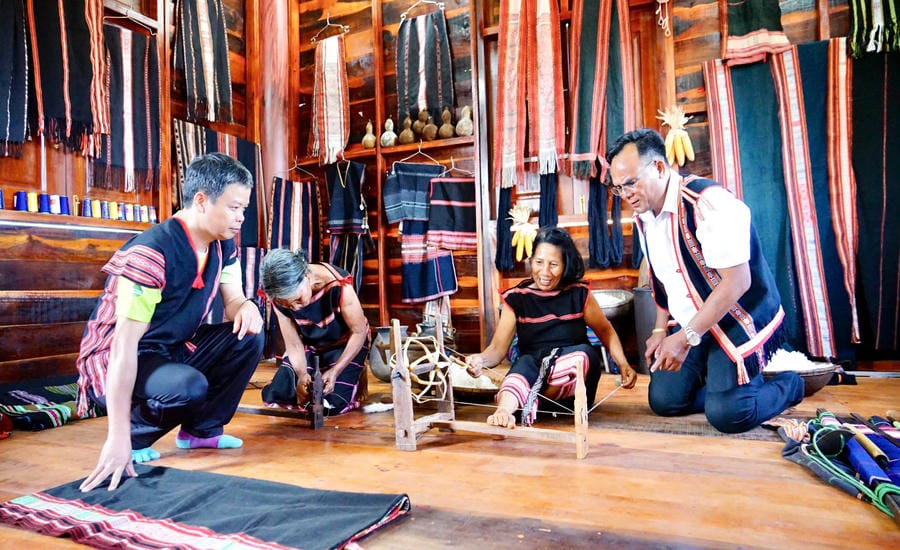Traditional weaving in IaLy tourism village. Photo: Thanh Tuan