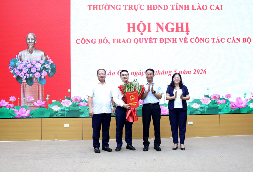 Secretary of the Lao Cai Provincial Party Committee holds the position of Deputy Chief of Office of the National Assembly Delegation and the Provincial People's Council. Photo: Tien Lap