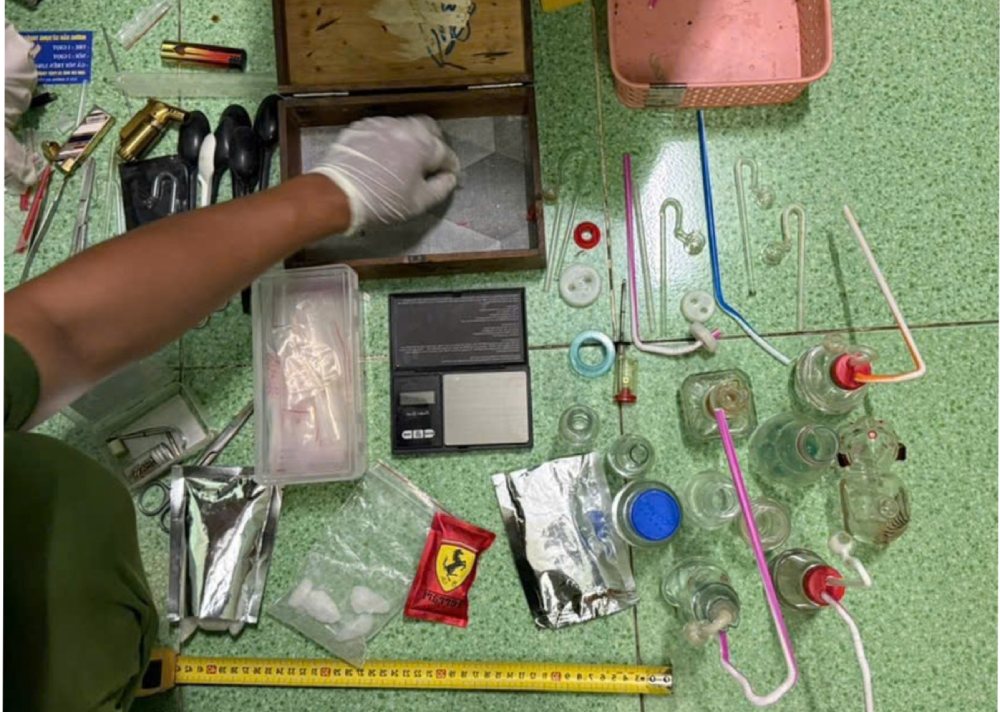 Police seized drugs and many related exhibits when searching Phu's residence. Photo: CACC