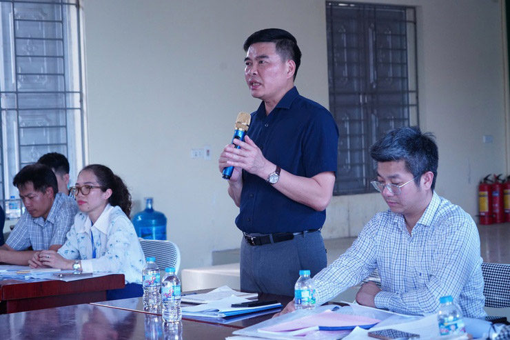 Mr. Trinh Duy Oai - Chairman of Chuong My Ward People's Committee (Hanoi) - speaking at the dialogue conference on the National Highway 6 expansion project. Photo: Chuong My Ward