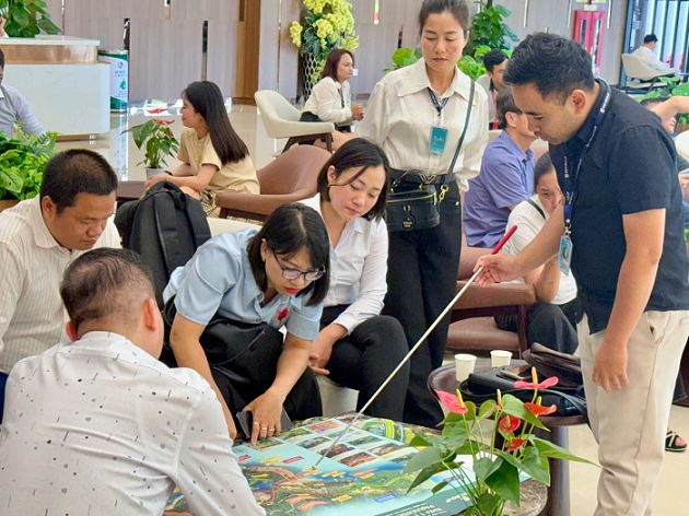   Nhiều nhà đầu tư quan tâm đến quỹ căn “hàng hiếm” song lập tại Vịnh Thiên Đường với chiến thuật “đập thông” để sở hữu mặt tiền và diện tích kinh doanh lớn.  