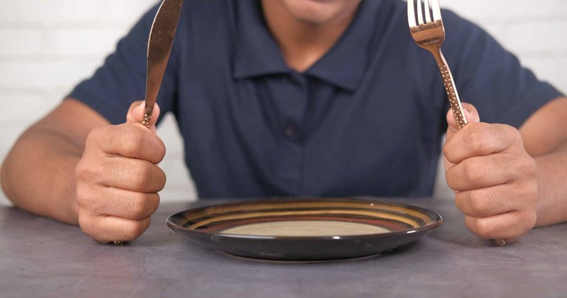Nắng nóng kéo dài: Ăn uống kém ngon miệng, đừng chủ quan