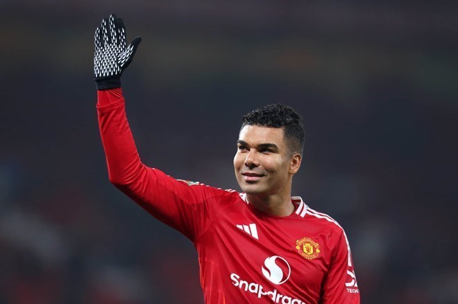 The match between Man United vs Nottingham in the 37th round of the Premier League witnessed the emotional farewell of midfielder Casemiro at Old Trafford. Photo: AFP