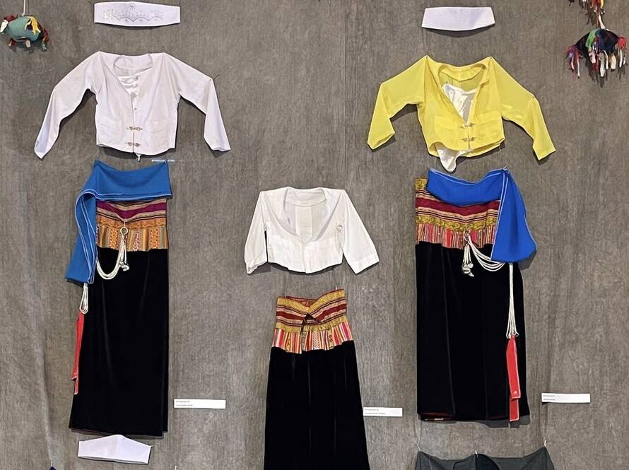 Brocade dress hems with sophisticated patterns preserve the cultural beauty and memories of the Muong people through many generations. Photo: Quynh Mai