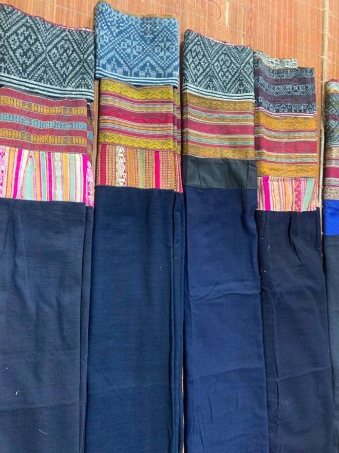 Các hoa văn trang trí cạp váy cũng cho thấy tính giai cấp trong xã hội người Mường xưa. Ảnh: Hằng Nguyễn