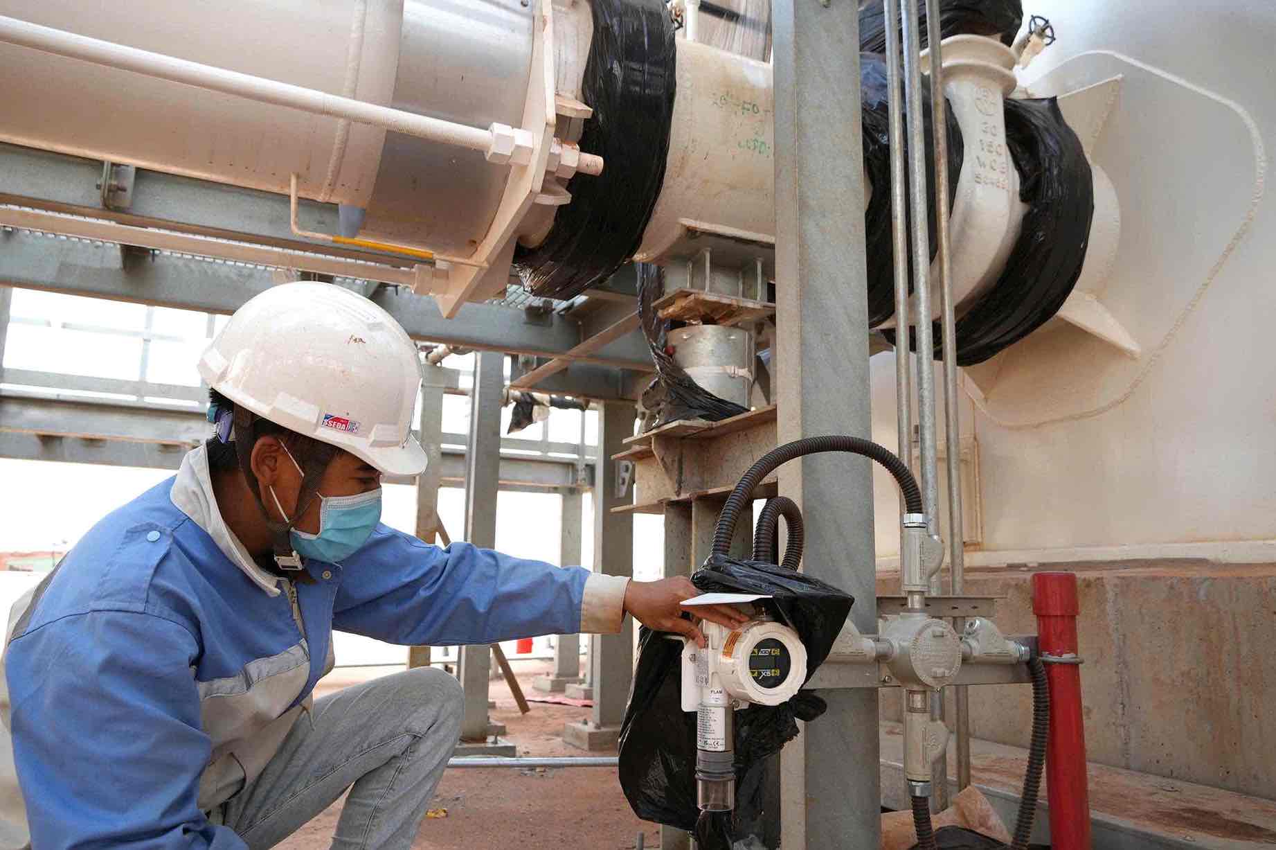 Người lao động thi công tại gói thầu 4.9 dự án sân bay Long Thành. Ảnh: HAC