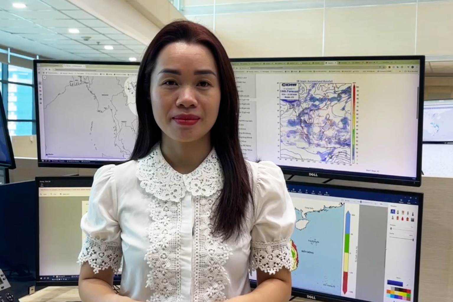 Bà Tạ Thị Hồng An cho biết nắng nóng ở cả ba miền sắp chấm dứt. Ảnh: An An
