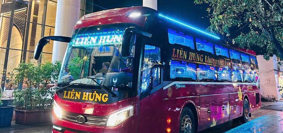 A Lien Hung bus driver has just been temporarily suspended from work for the act of stuffing 2 passengers into 1 bed. Photo: Loc Tho