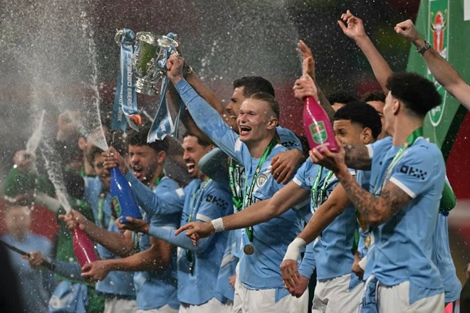 Man City đứng trước cơ hội hoàn thành cú đúp cúp quốc nội.  Ảnh: AFP