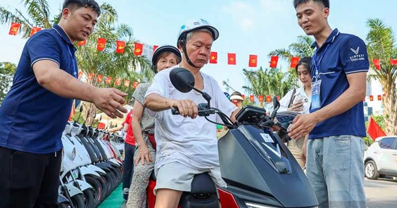 Hàng nghìn người hào hứng chuyển sang xe điện tại Ngày Chuyển đổi Xanh 2026