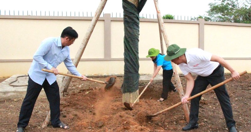 Phát động phong trào "Tết trồng cây" và "Thành phố rực rỡ sắc hoa