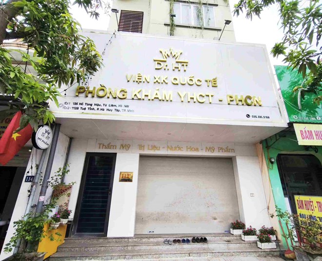 The owner of a beauty service establishment at 112B Tue Tinh street was fined 50 million VND. Photo: Quang Dai
