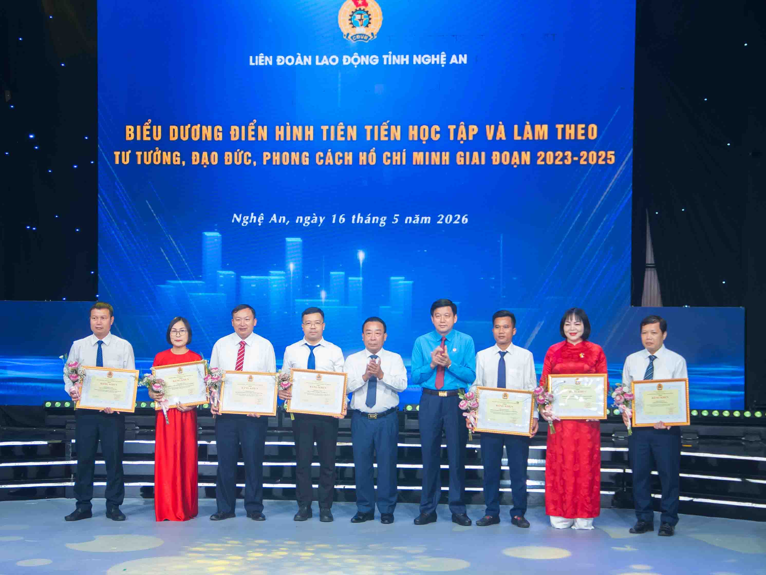 Lãnh đạo tỉnh Nghệ An và Liên đoàn Lao động tỉnh biểu dương 7 tập thể điển hình tiên tiến trong học tập và làm theo tư tưởng, đạo đức, phong cách Hồ Chí Minh giai đoạn 2023-2025. 