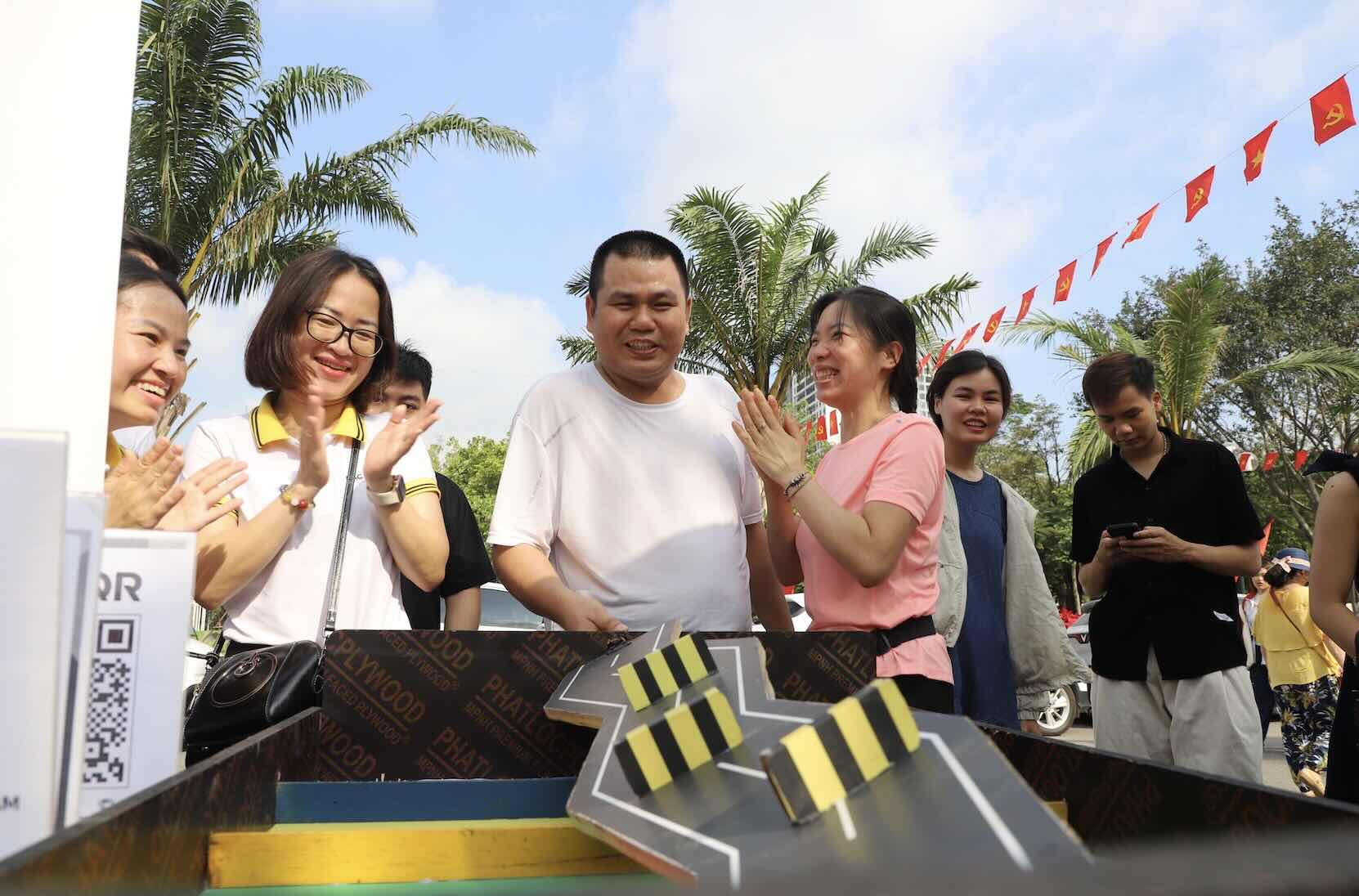 Nhiều hoạt động tương tác, trò chơi nhận quà tạo không khí sôi động tại sự kiện.