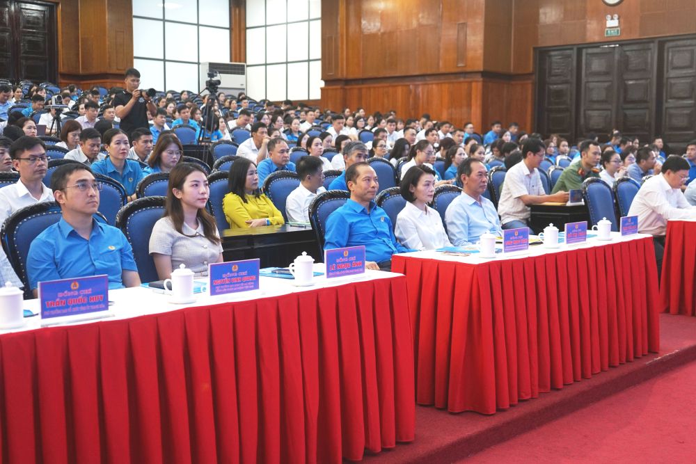 LĐLĐ tỉnh Thanh Hóa phối hợp với UBND tỉnh tổ chức Hội nghị đối thoại giữa lãnh đạo tỉnh với công nhân lao động. Ảnh: Quách Du