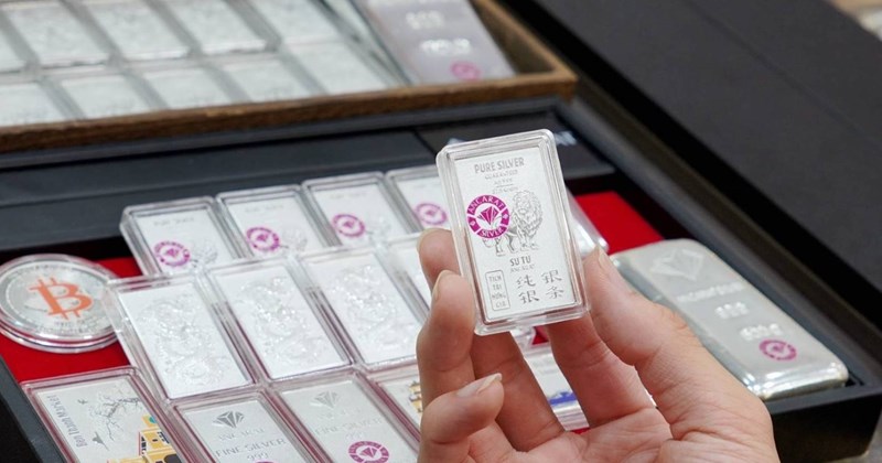 Giá bạc biến động mạnh, giảm sâu sau một tuần