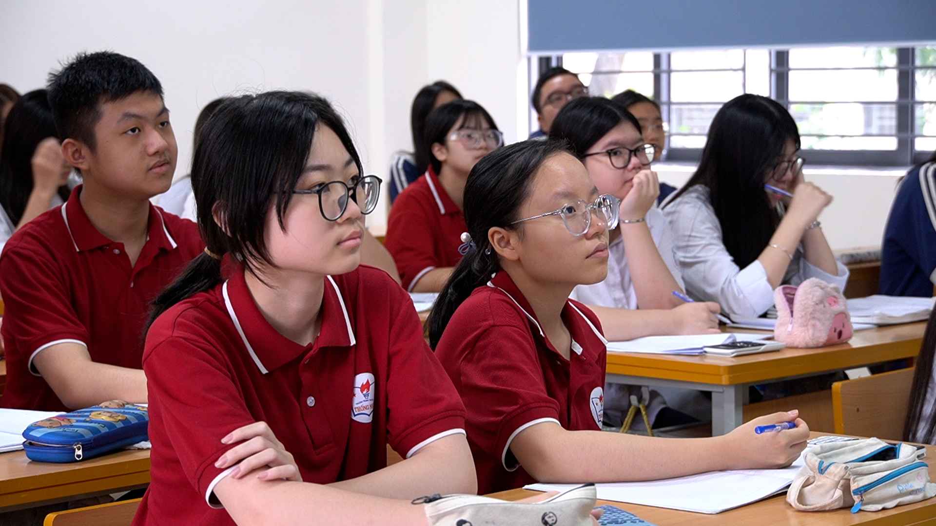 9年生の受験生はプレッシャーを乗り越え、夢の学校を目指す努力をしています.