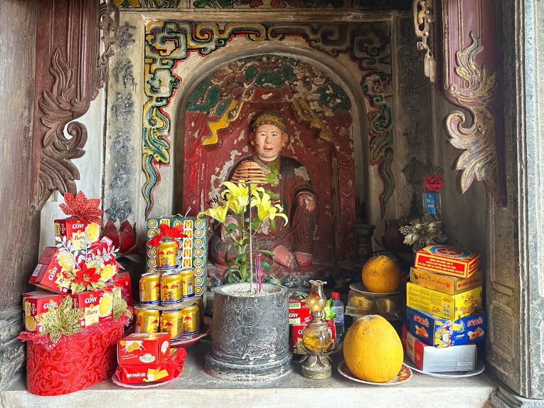 Phù điêu thờ Hậu phong cách nghệ thuật thời Mạc. Ảnh: Lê Phúc