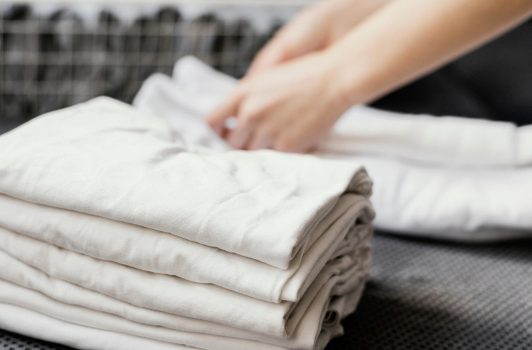 Polyester, if washed incorrectly, clothes are easily odorized, faded and quickly spoiled after a few uses. Photo: Thuy Duong