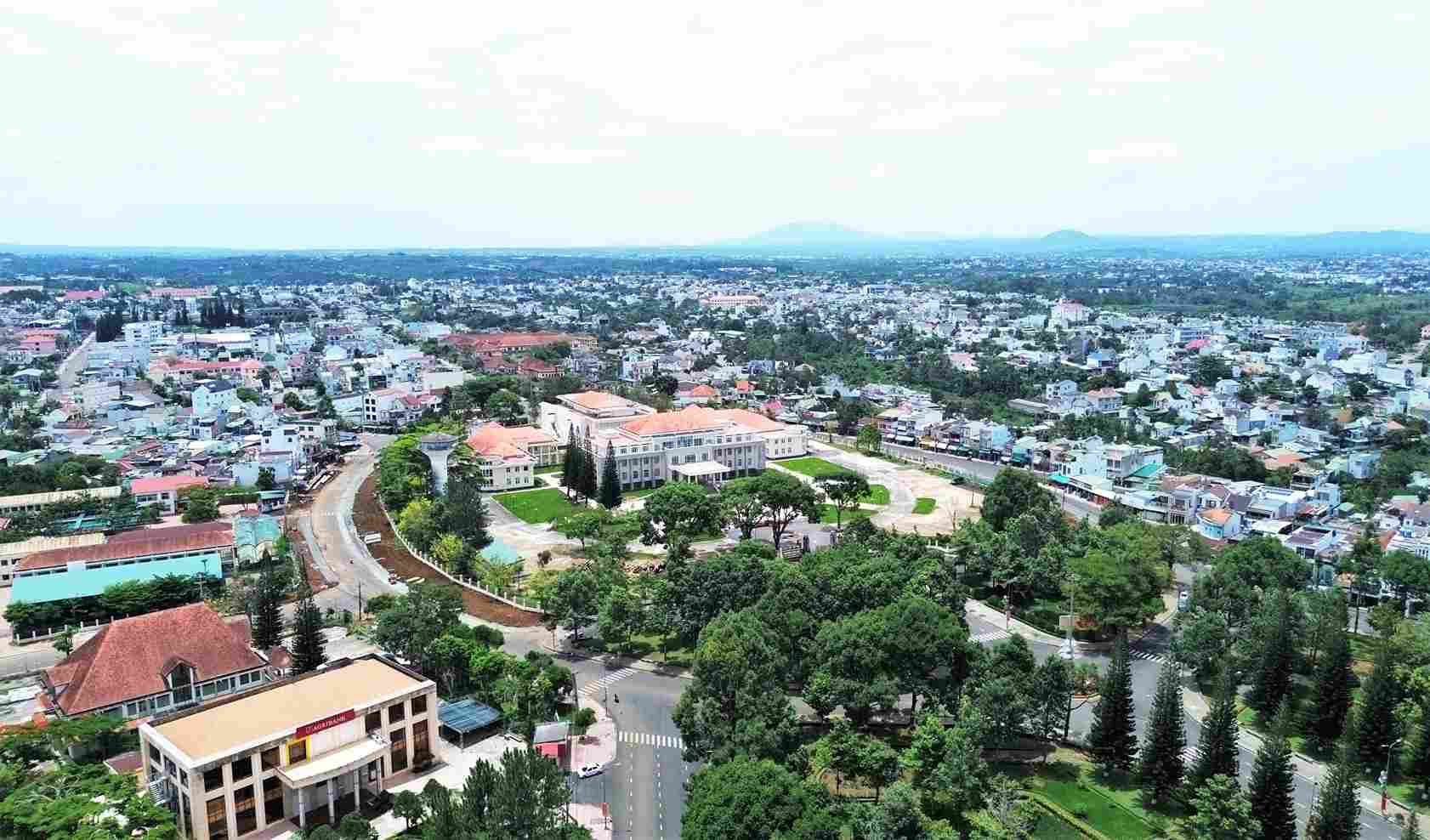Đô thị hành chính khu vực Bảo Lộc (Lâm Đồng) được xây dựng ngày càng khang trang. Ảnh: Phúc Khánh 