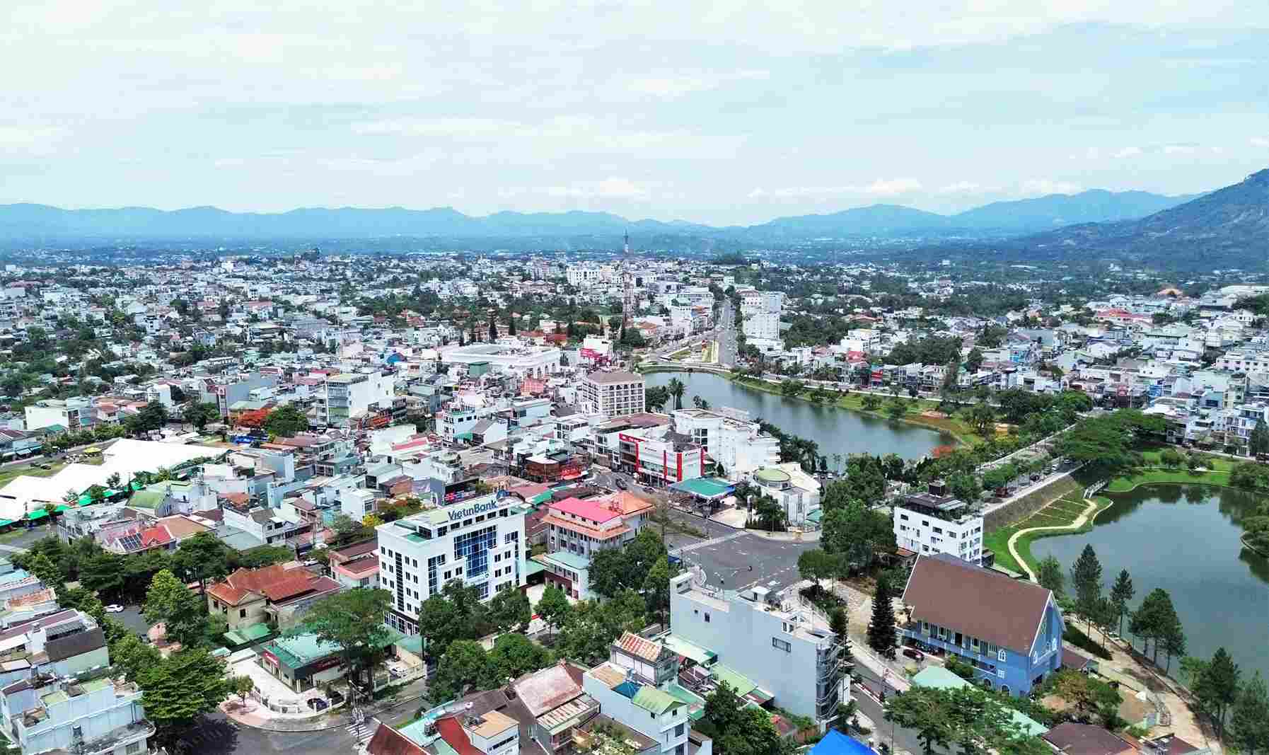 Urban administrative units in Lam Dong must meet a population size of 21,000 people. Photo: Phuc Khanh