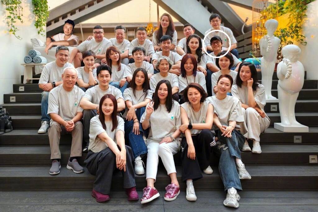 Trần Khôn tham gia buổi họp lớp đại học cùng Huỳnh Hiểu Minh, Triệu Vy. Ảnh: Xinhua