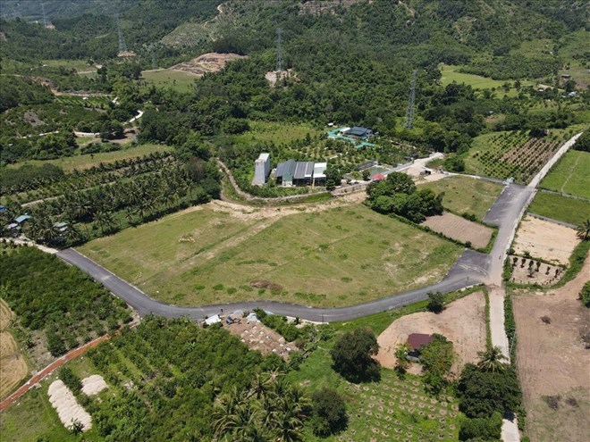 A commune in Khanh Hoa apologizes to citizens for the slow processing of land use purpose conversion dossiers. Photo: Huu Long