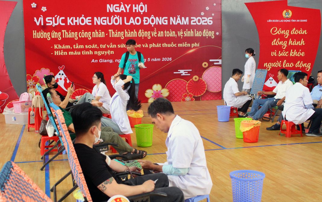 Theo kế hoạch, lần này thu hút 300 đoàn viên, công nhân, người lao động hiến máu tình nguyện. Ảnh: Thanh Mai