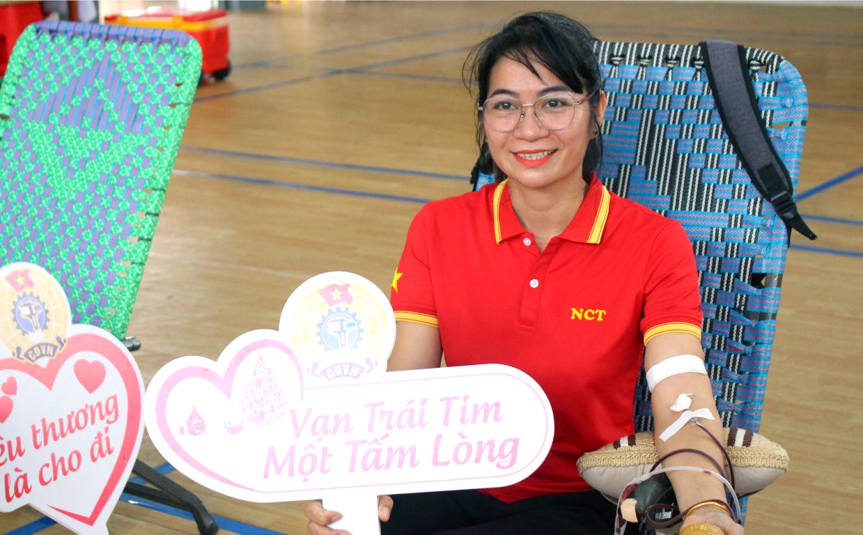 Nụ cười của người tham gia hiến máu tình nguyện. Ảnh: Thanh Mai