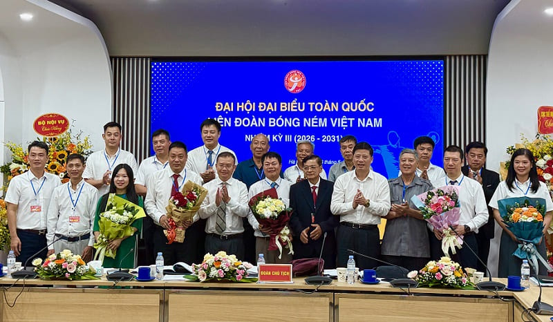 La Federación de Handball de Vietnam, tercer mandato, presenta un nuevo Comité Ejecutivo. Foto: Hoài Việt