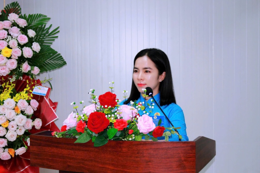 Phó Chủ tịch Thường trực LĐLĐ tỉnh Cà Mau Ngô Diễm Phúc phát biểu tại Đại hội. Ảnh: Thiệu Vũ