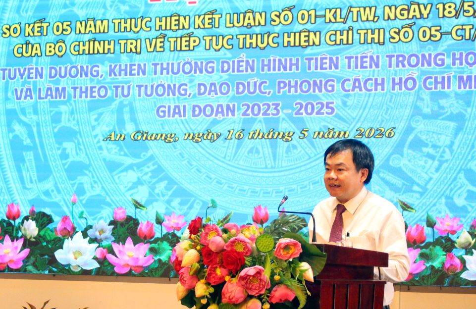 Ông Ngô Phương Vũ – Phó Bí thư Đảng ủy, Phó Chủ tịch Ủy ban MTTQ Việt Nam tỉnh An Giang - phát biểu tại hội nghị. Ảnh: Thanh Mai 