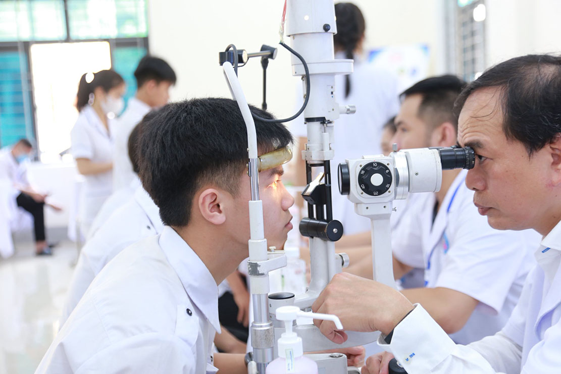 It is expected that on the first day, more than 10,000 people in Nghe An will have free health check-ups and screenings. Photo: Ngoc Anh