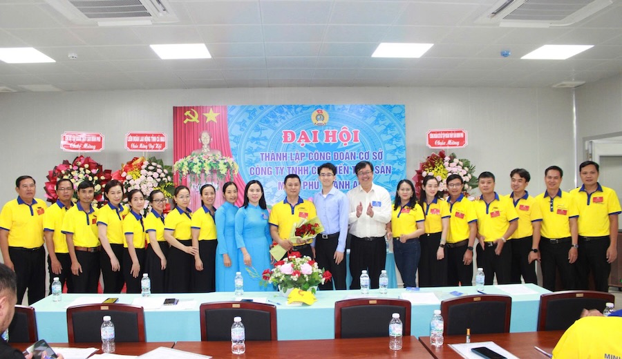 Đại hội thành lập CĐCS Công ty TNHH Chế biến Thủy sản Minh Phú Khánh An và kết nạp 1.662 người lao động vào tổ chức Công đoàn ngày 16.5. Ảnh: Thiệu Vũ