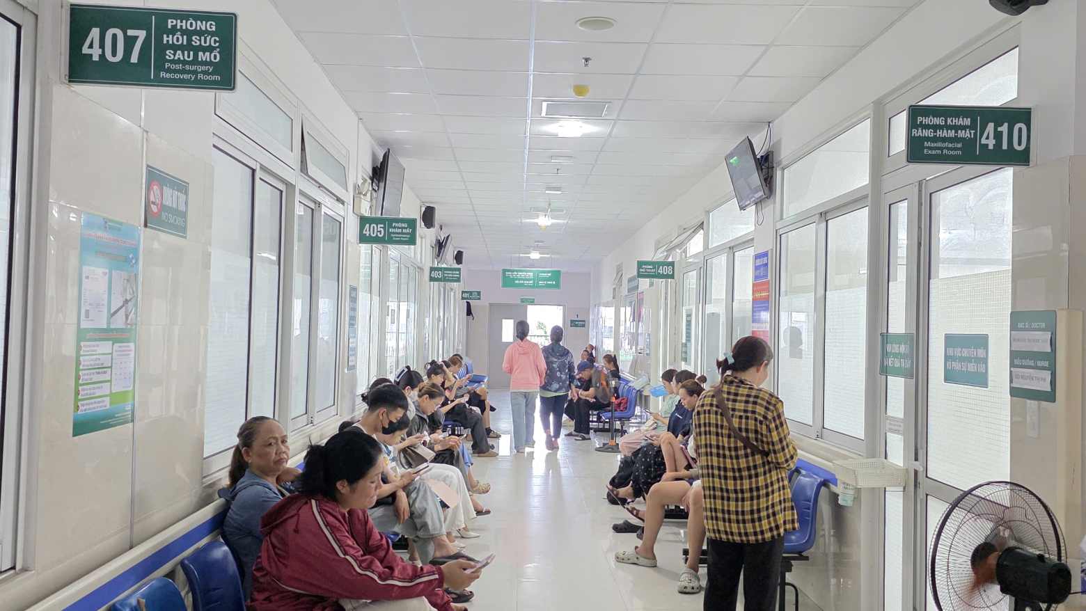 People come for free health check-ups at Son Tra Regional Health Center, Da Nang. Photo: Nguyen Thanh
