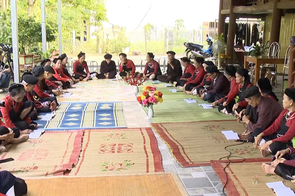 Las actividades del Club de canto Sình ca de la aldea de Khe Thuyền, comuna de Hồng Sơn (Tuyên Quang) se han convertido en un espacio que une a la comunidad, preservando la cultura del pueblo Cao Lan. Foto: Portal de Información Electrónica de Tuyên Quang